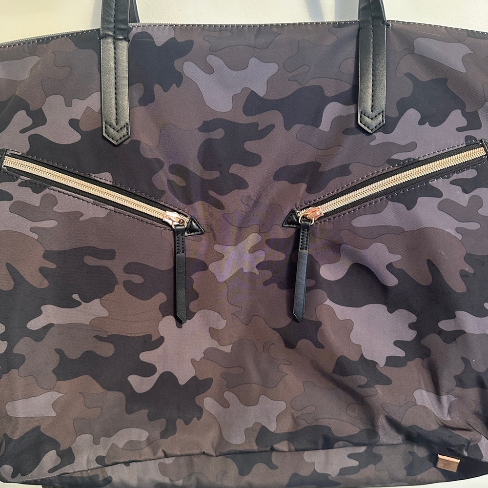 Stella & Dot Lady Boss Tote Bag- Black Camo with Rose Gold Accents - Picture 2 of 14